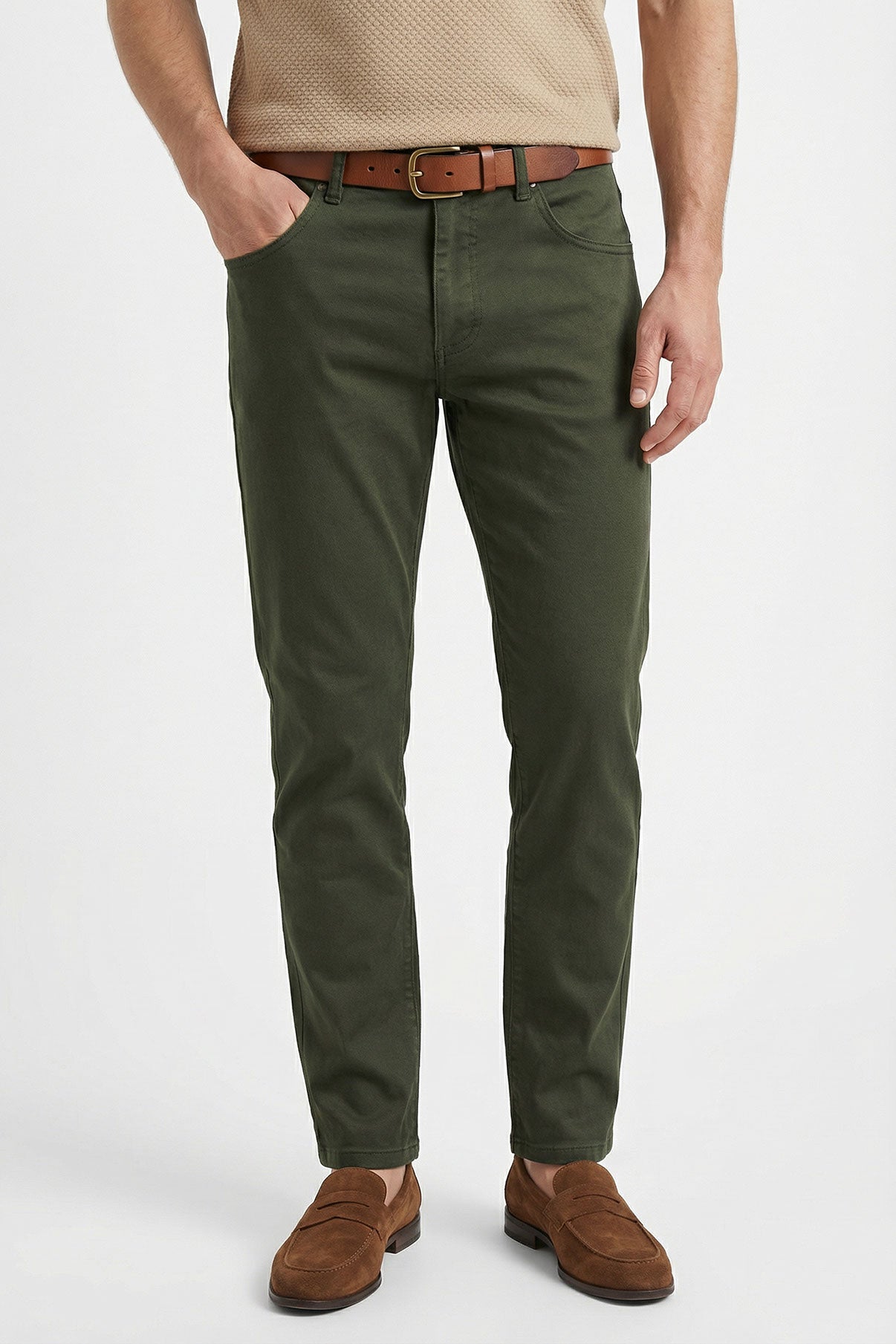 Mørkegrønne slim-fit chinos med lav talje, siderlommer og lynlåslukning.