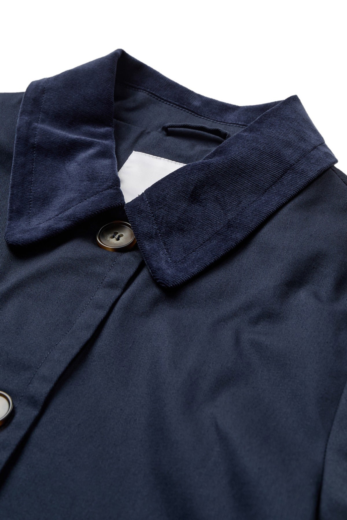 Kort navy jakke med blød fløjlskrave og store knapper.