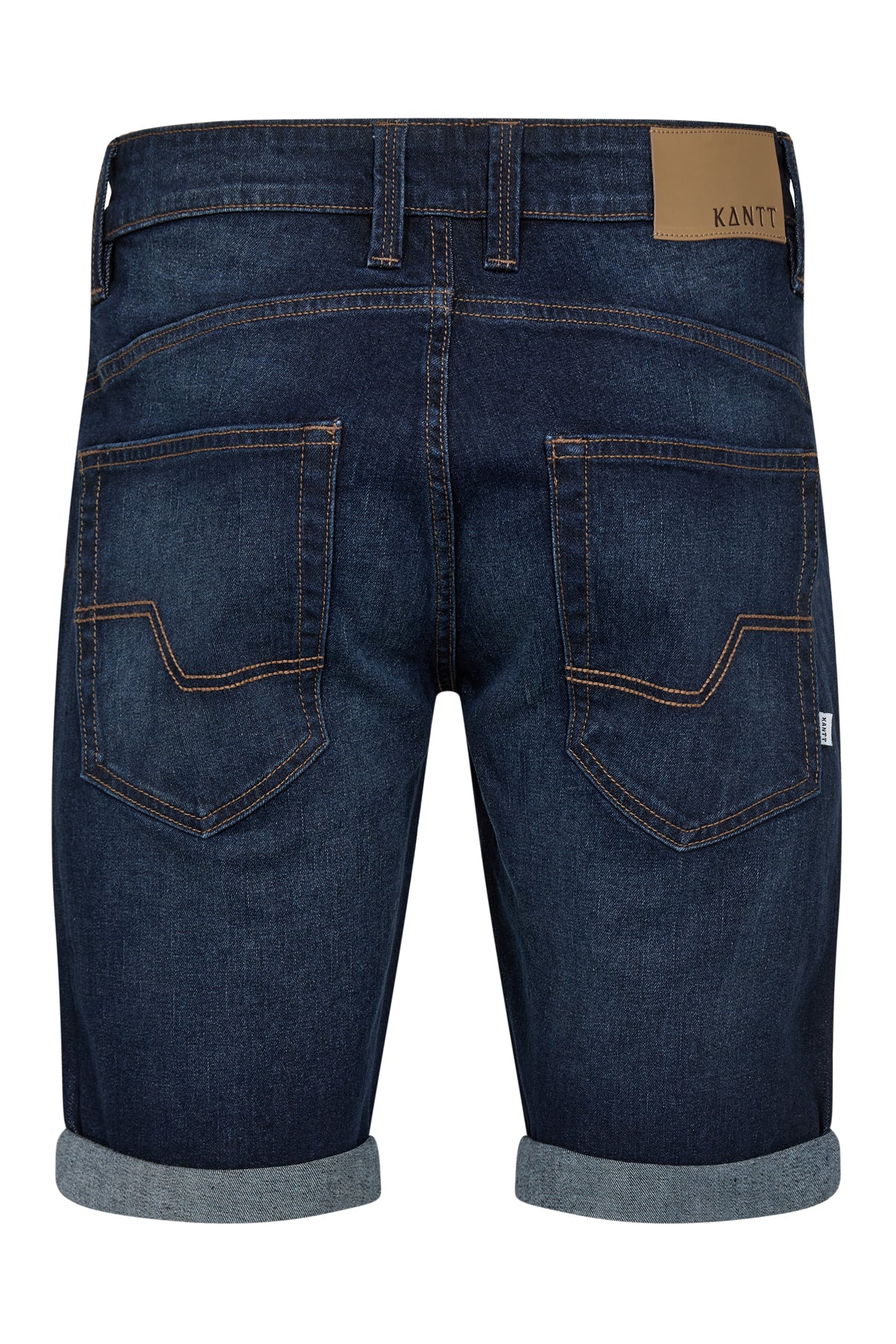 Denimshorts i mørkeblå med opbukket kant og synlige baglommer, komfortabel pasform.