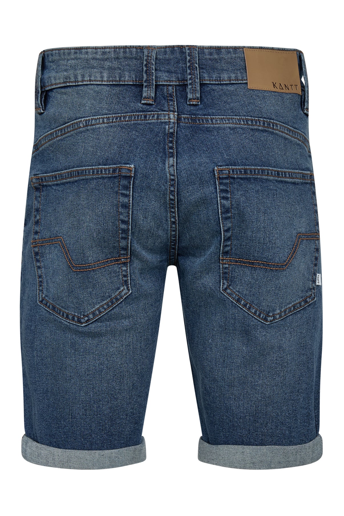 Blå denimshorts med opsmøg, to baglommer og brun læderlabel ved linning.