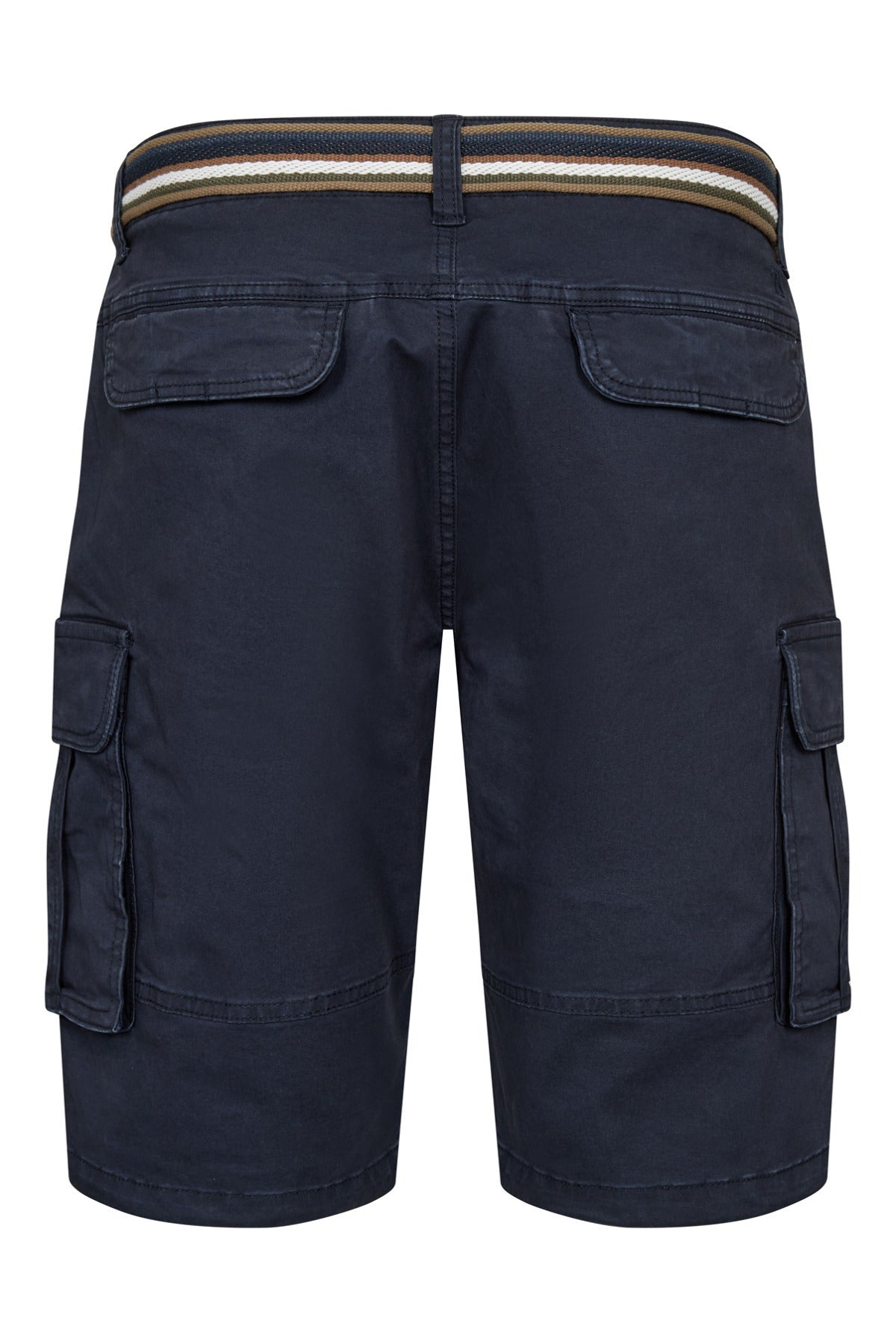 Navy cargo shorts med sidelommer, to baglommer med klap og stribet bælte.