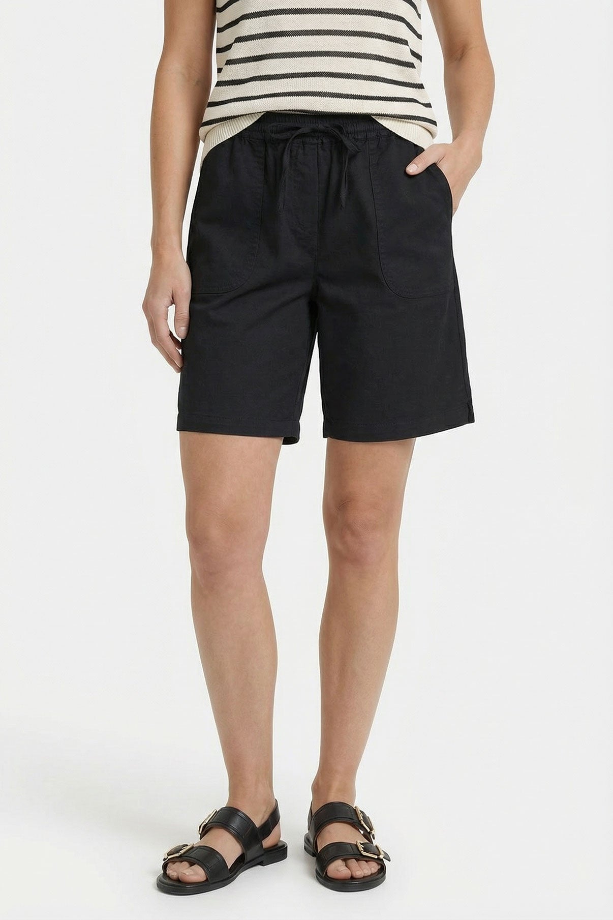 April - Shorts med lommer og justerbar snøre