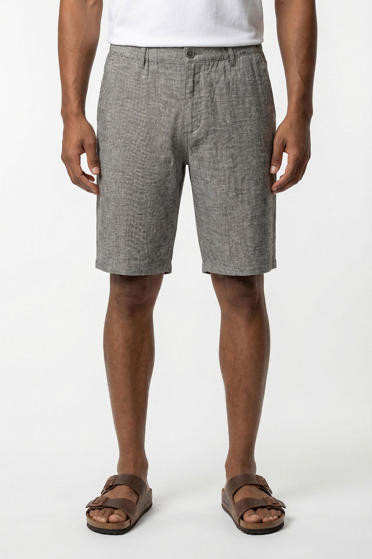 Army grønne linnedshorts med snørre i taljen og sidelommer, afslappet pasform.