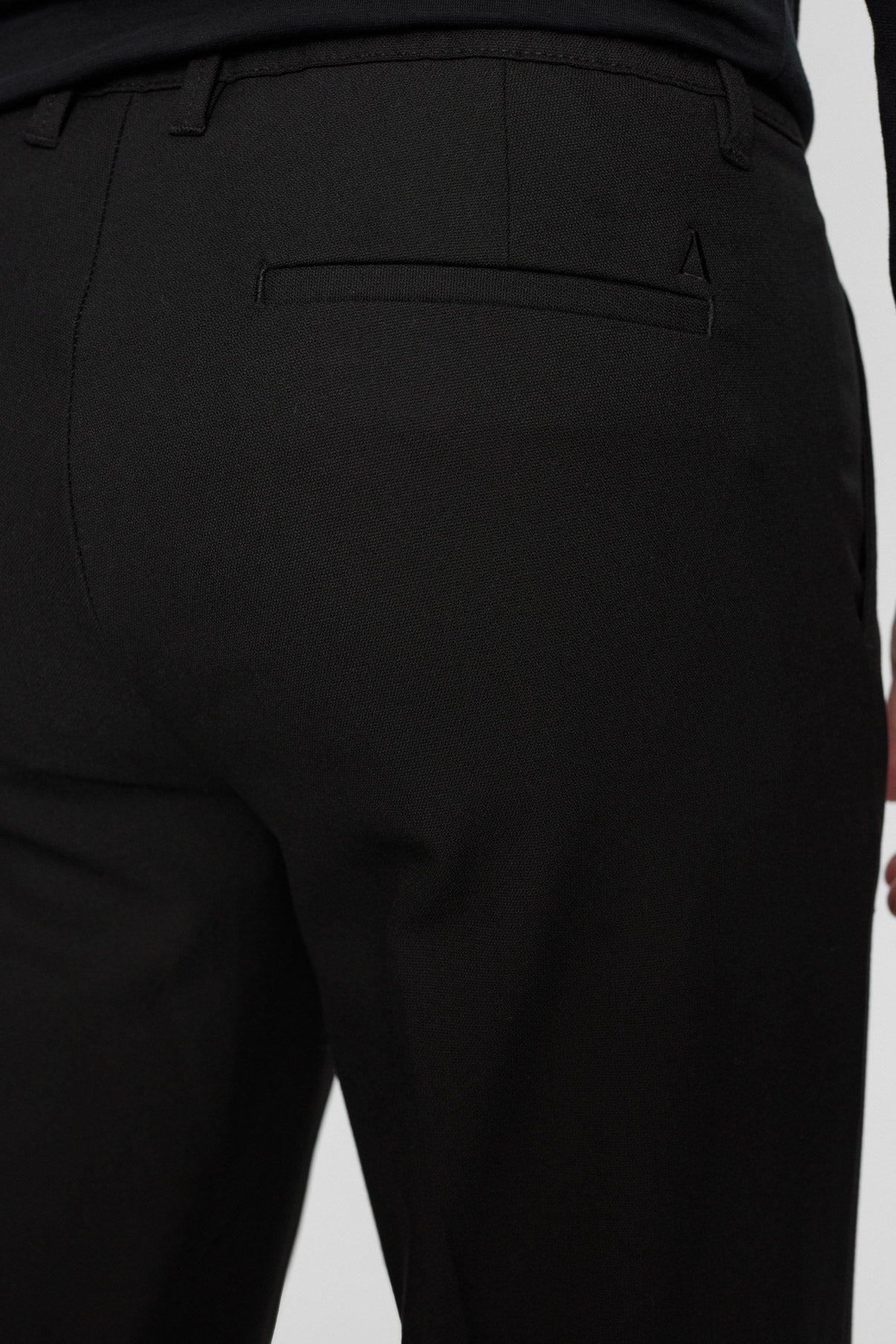 Vince - Klassiske bukser med læg