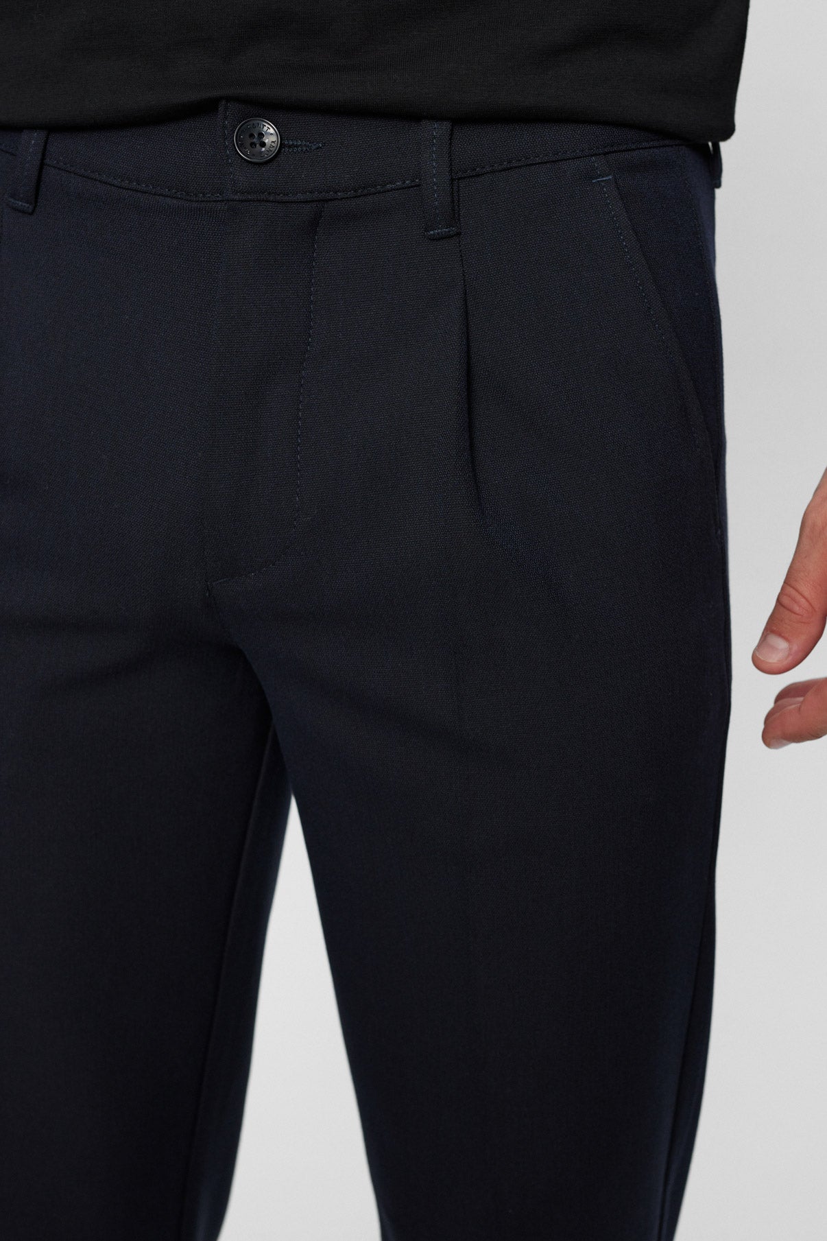 Vince - Klassiske bukser med læg