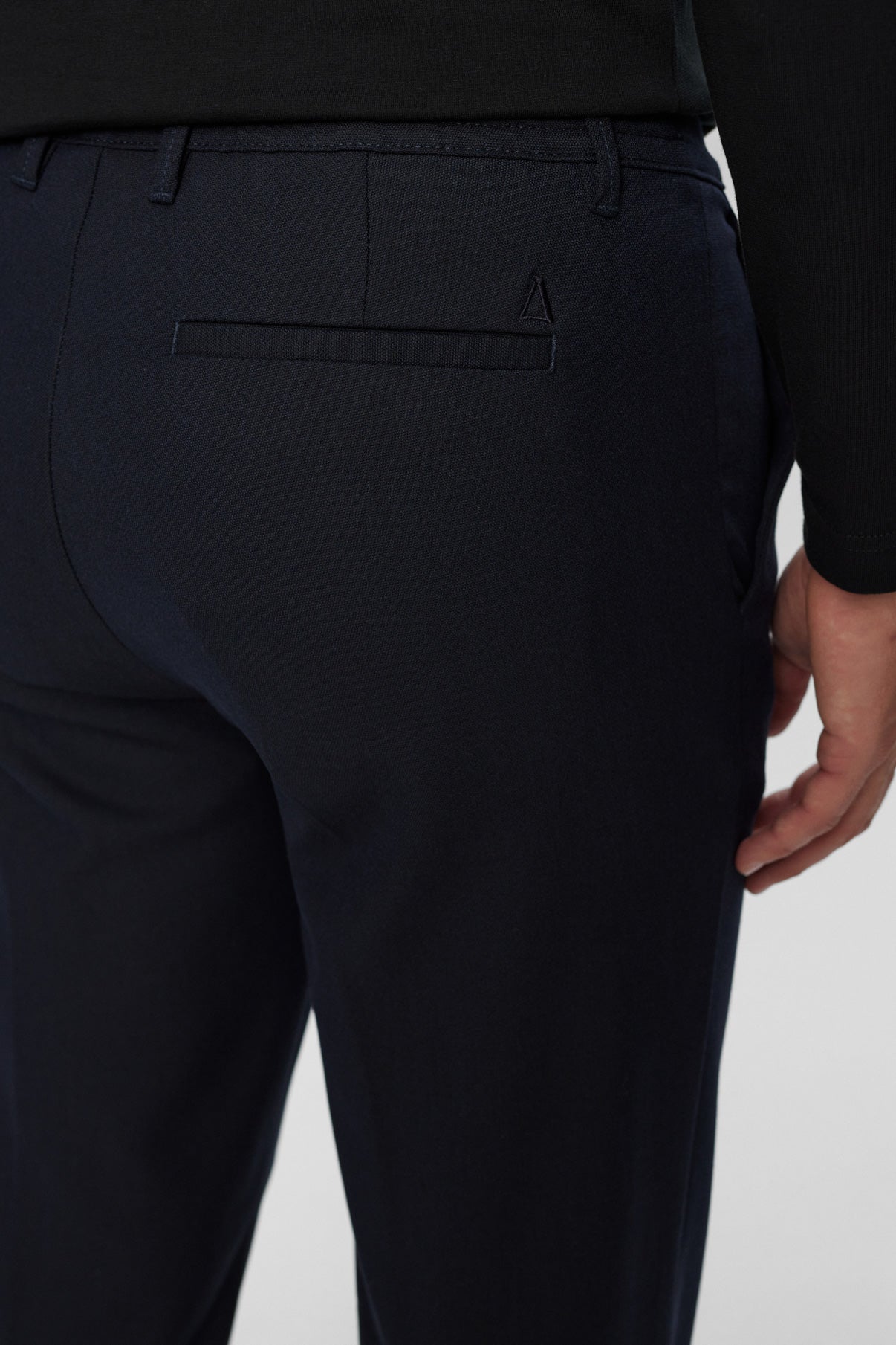 Vince - Klassiske bukser med læg