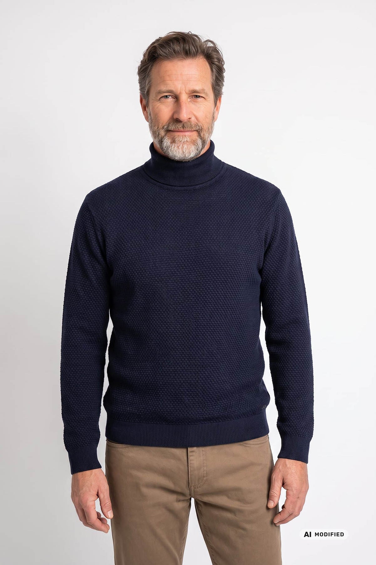 Mørkeblå bomuldsstrik med rullekrave og ribstrikkede ærmer og kant, slim fit.