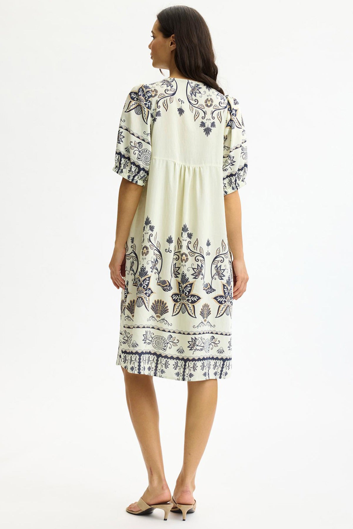 Violet - Knælang kjole med trekvartærmer