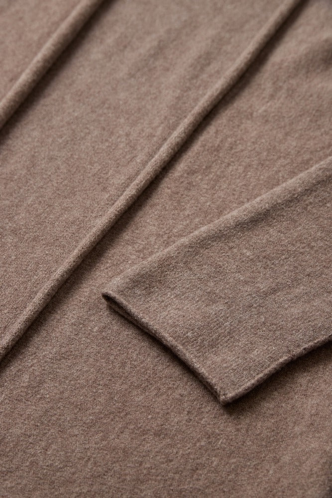 Lang finstrikket cardigan