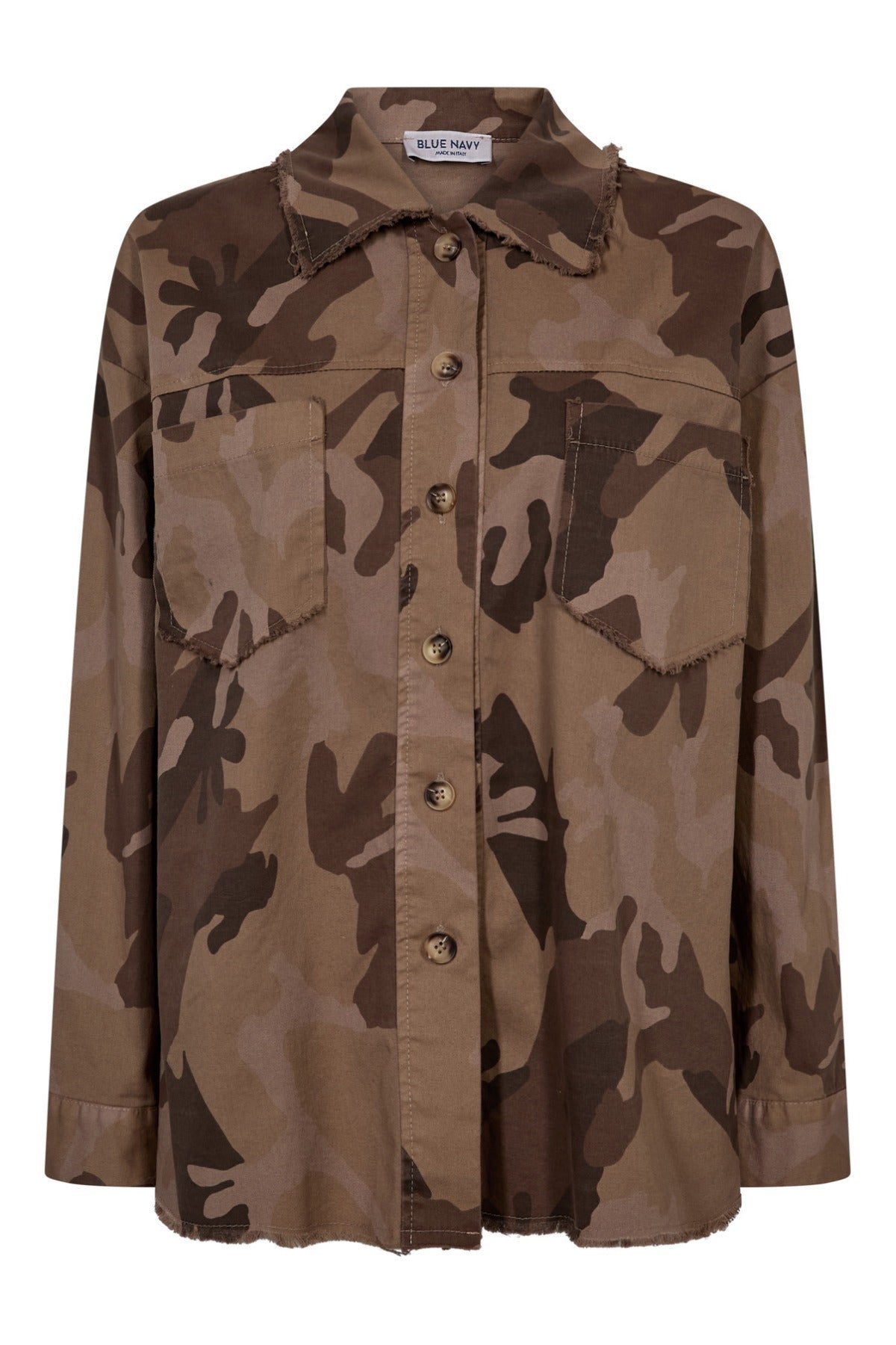 Skjorte med camouflageprint og rå kanter