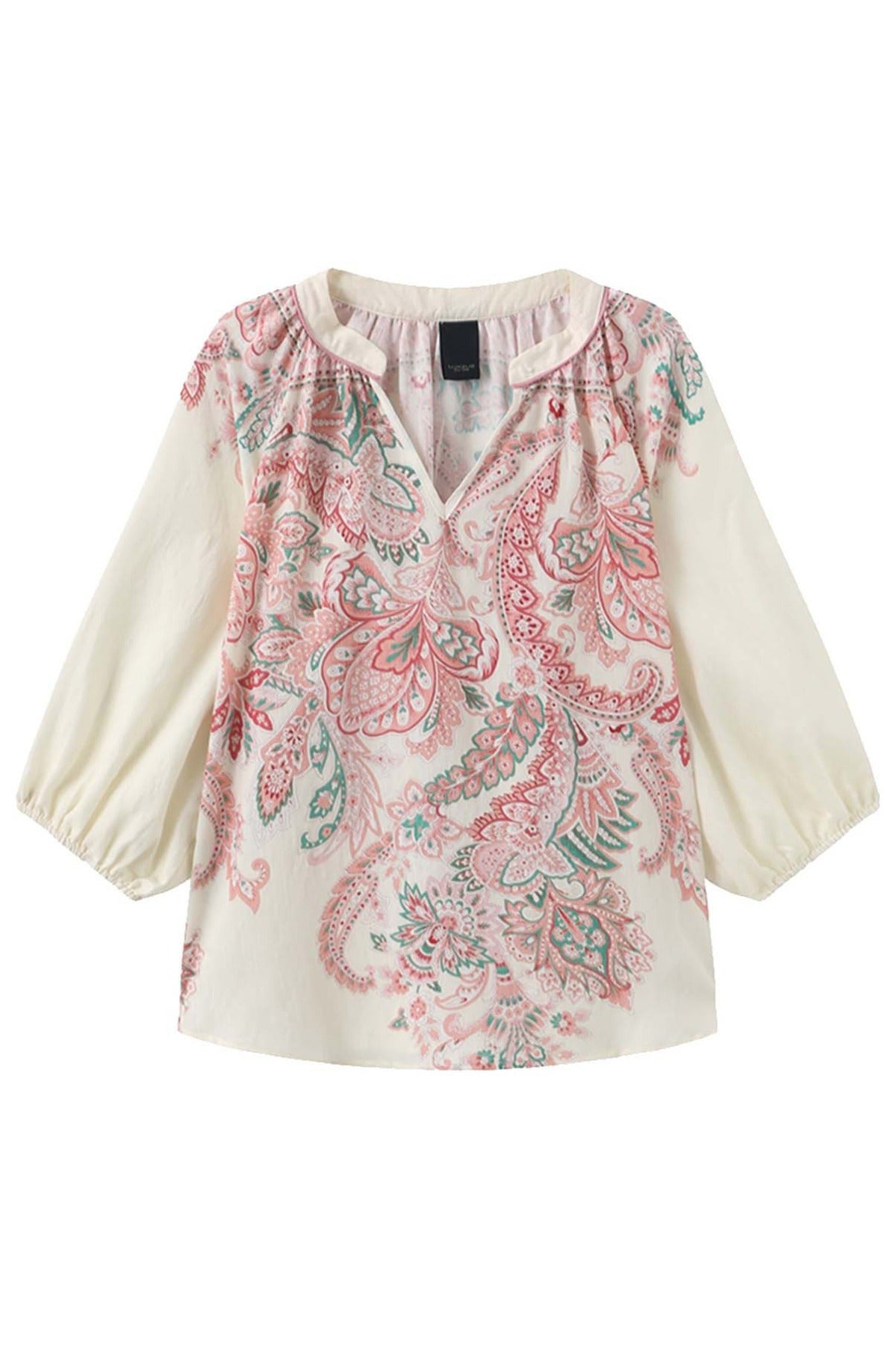 Let bluse i offwhite med 3/4 pufærmer og pink mønster foran med knappedetalje ved halsen.