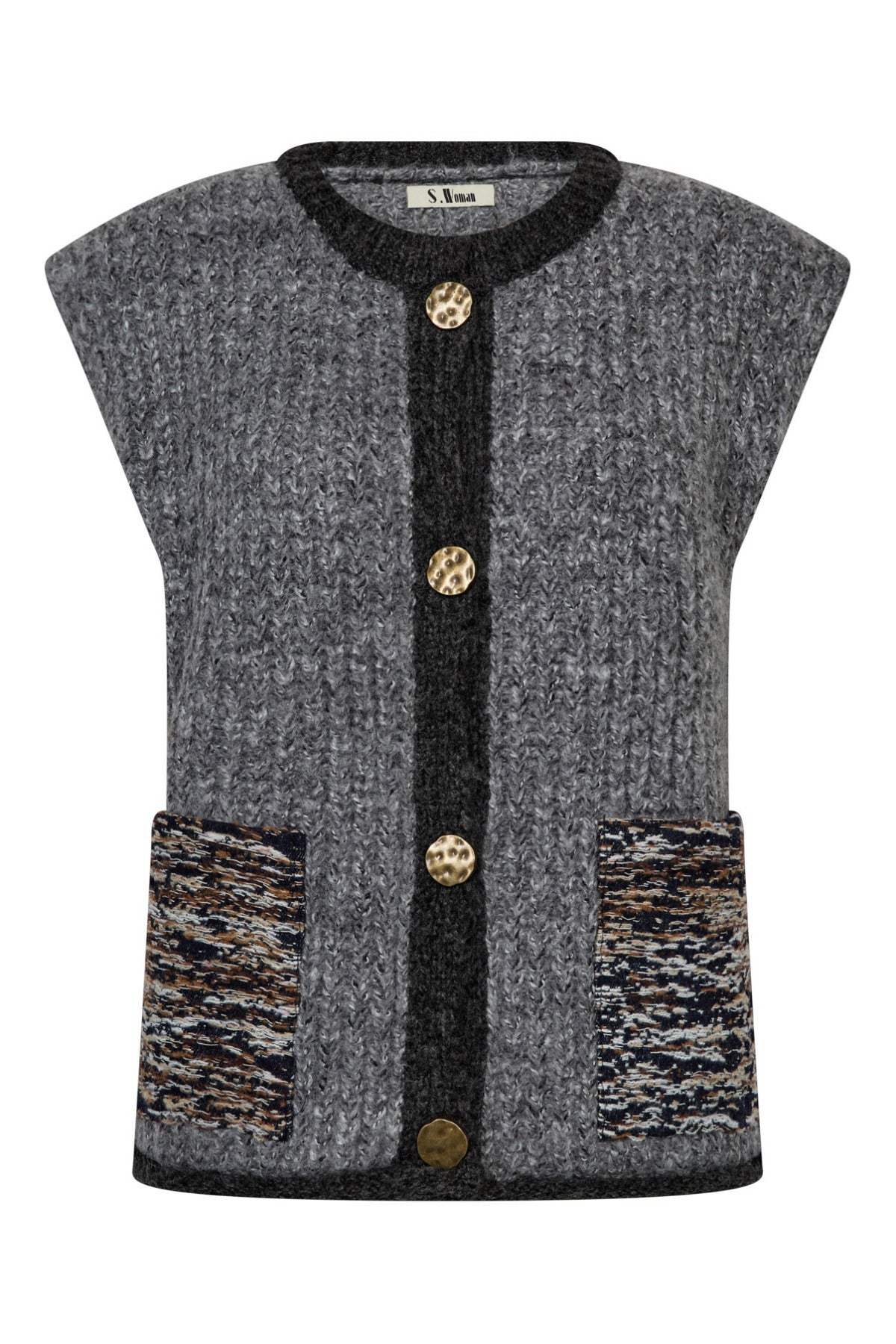 Strikket vest med dekorative lommer og knapper