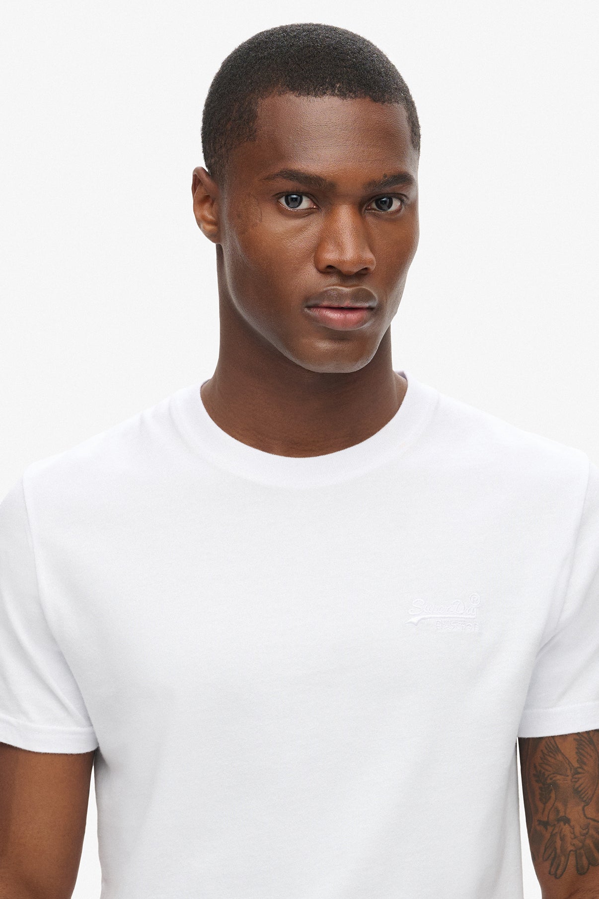 ESSENTIAL LOGO EMB TEE