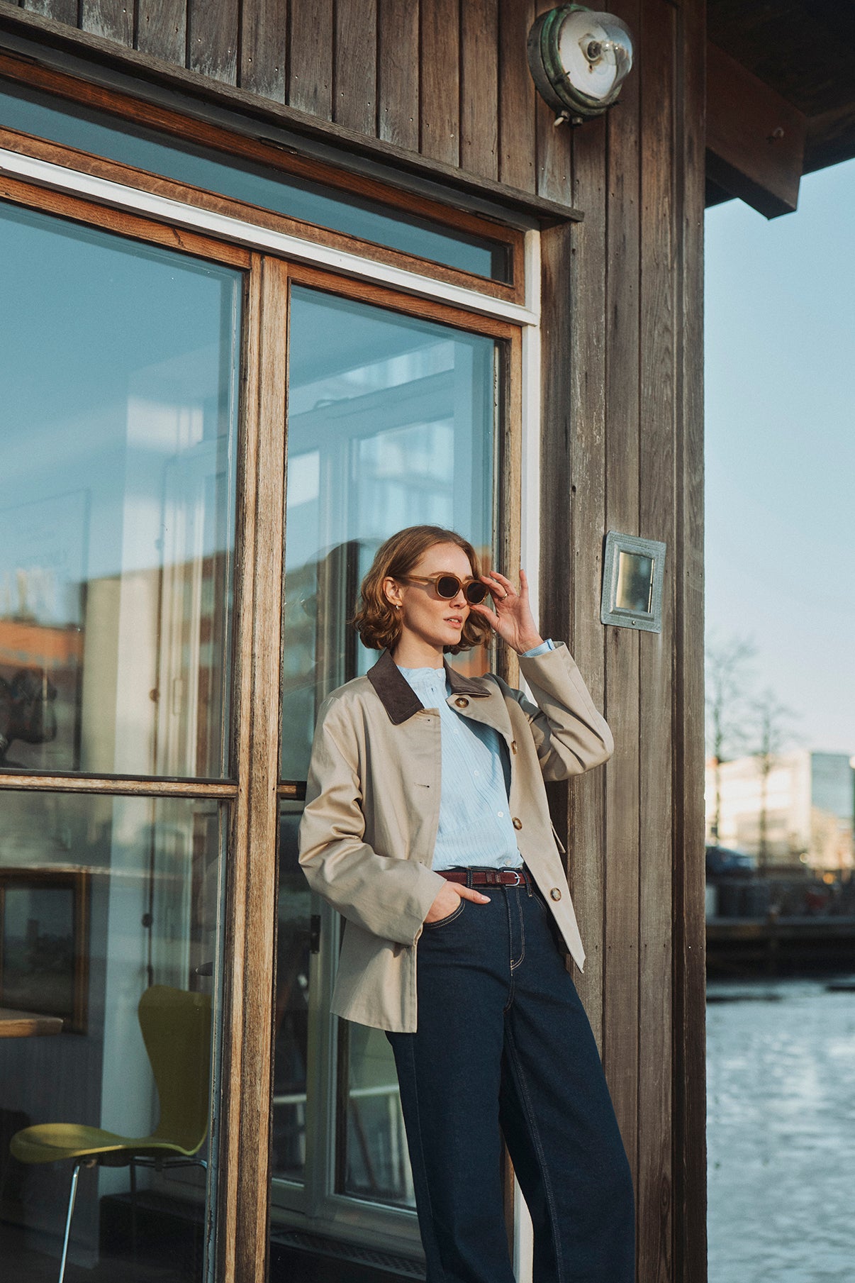 Livia - Kort jakke med fløjlskrave og lommer