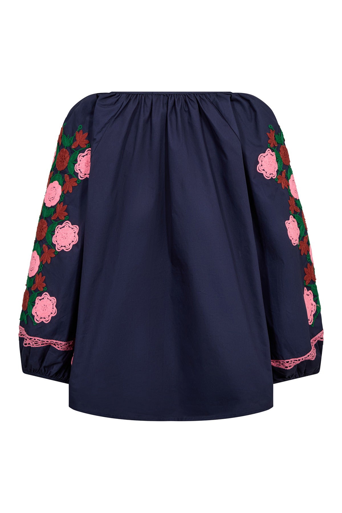 Bluse med blomsterbroderi på ærmet