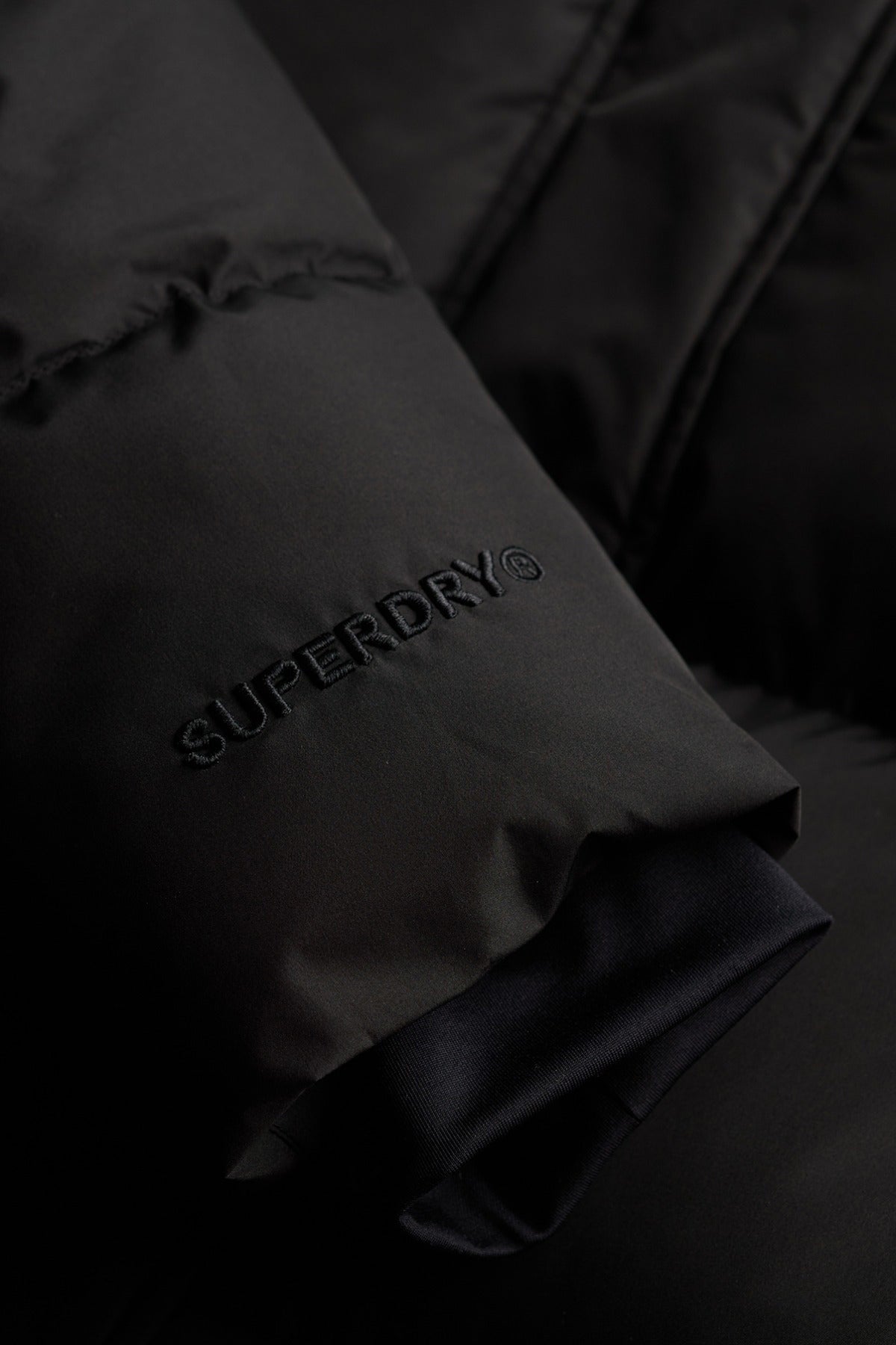 Superdry Dame HOODED 5 BAFFLE SPORTS PUFFER