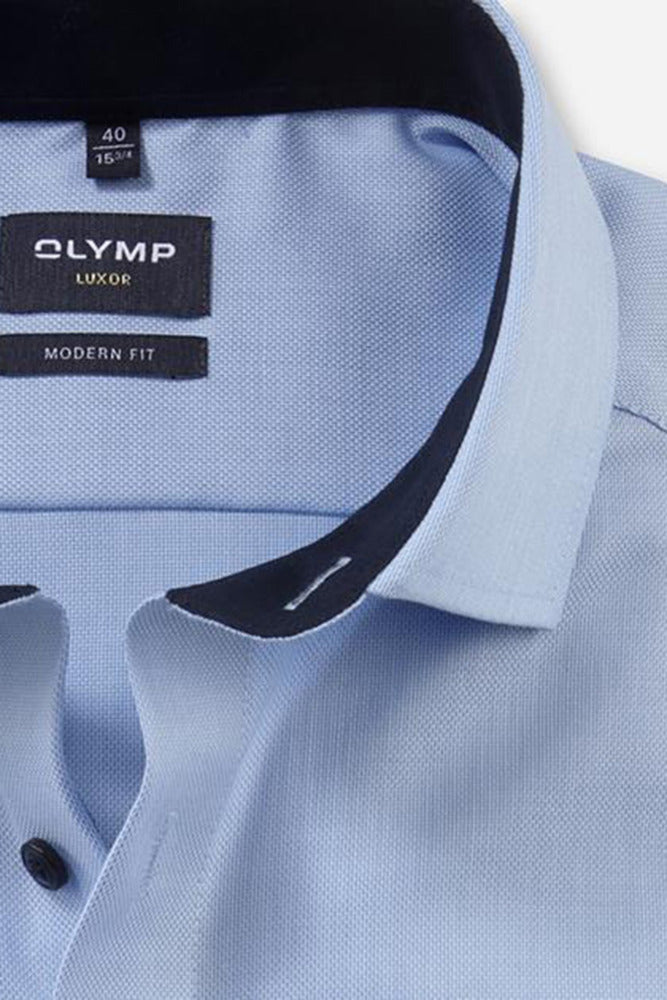 Langærmet skjorte i modern fit og strygefri kvalitet