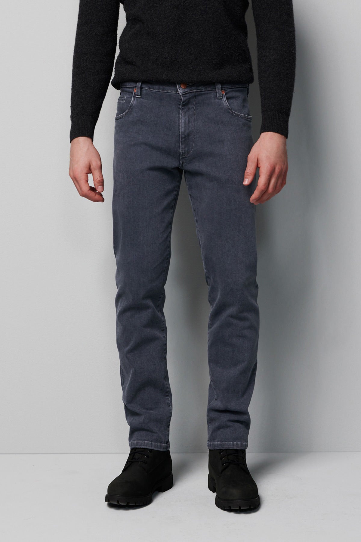 M5 JEANS