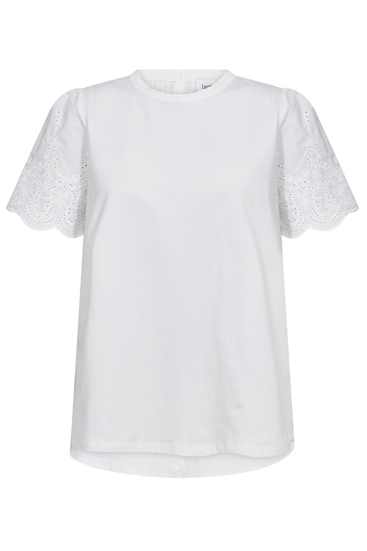 Hvid kortærmet t-shirt med broderede blondeærmer og rund halsringning.