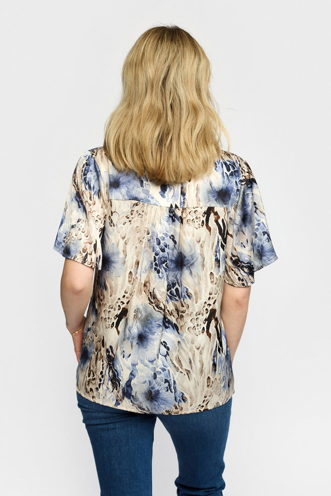 AMORA - Kortærmet print bluse i silkekvalitet