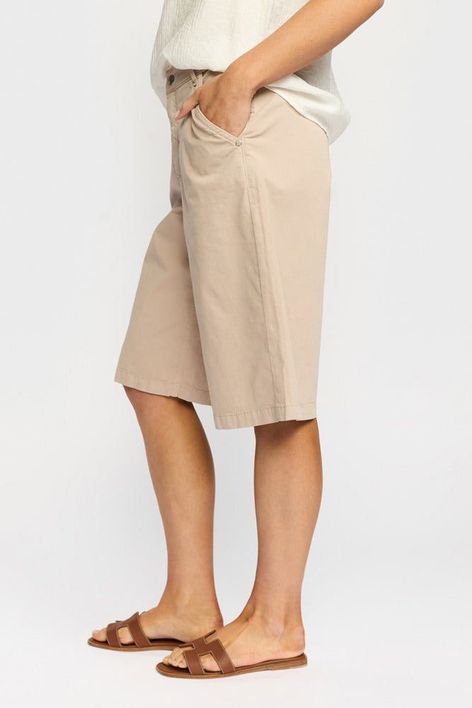 FRIDA - Lange shorts med vide ben