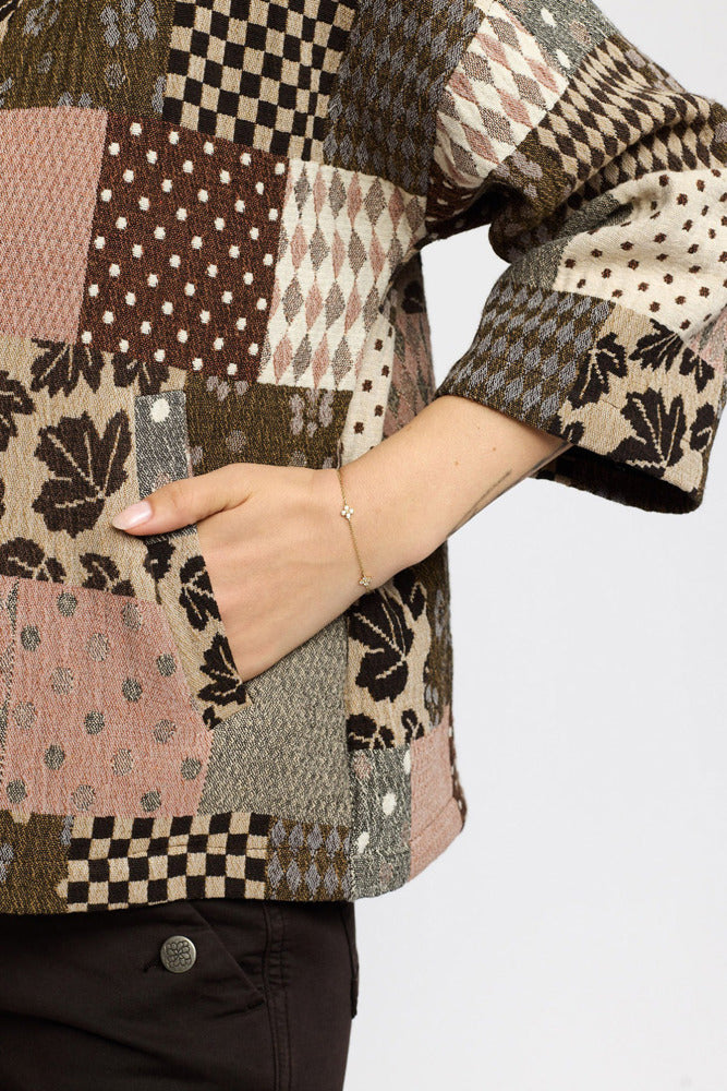 DITTE - Kort jakke med patchwork mønster