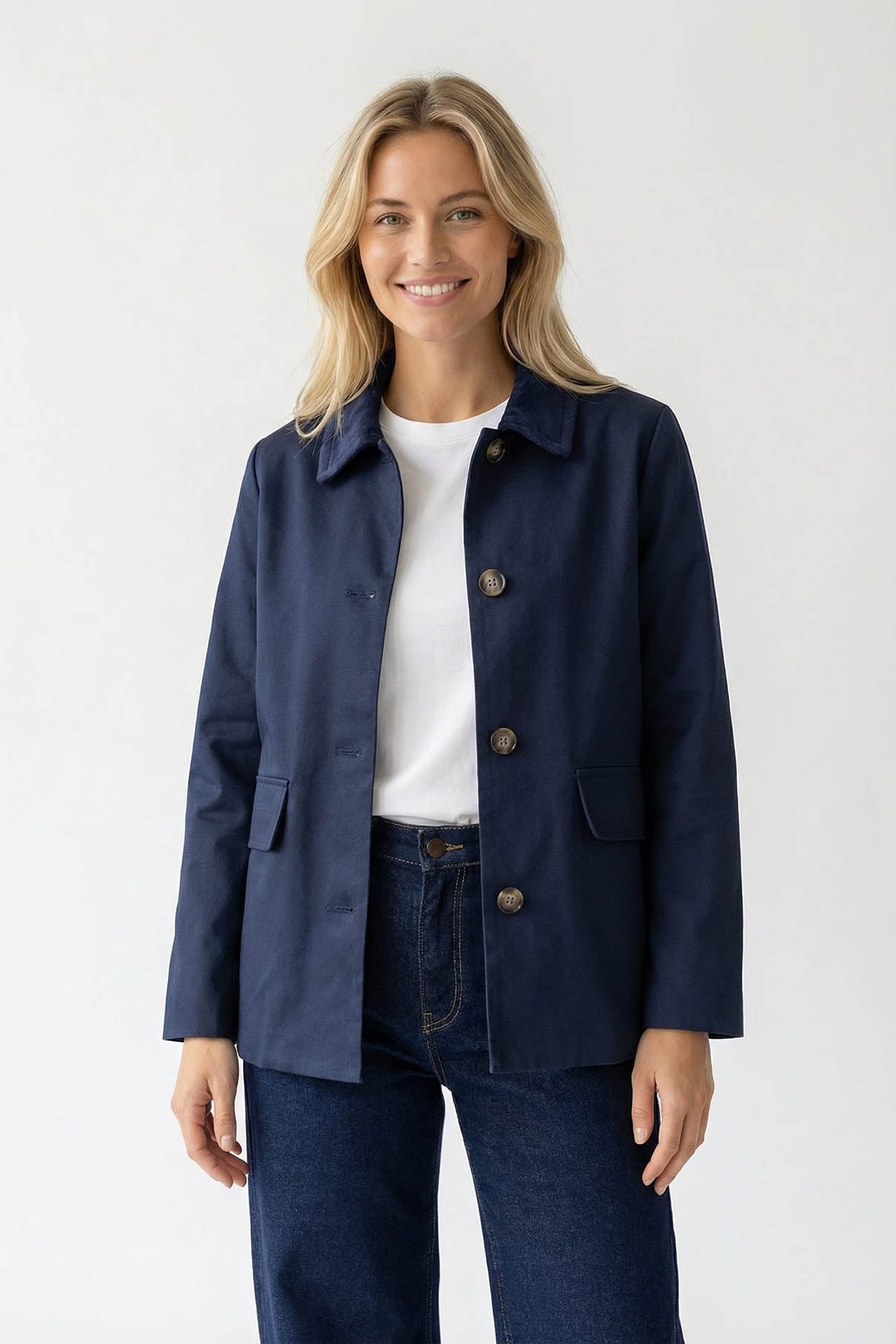 Livia - Kort jakke med fløjlskrave og lommer