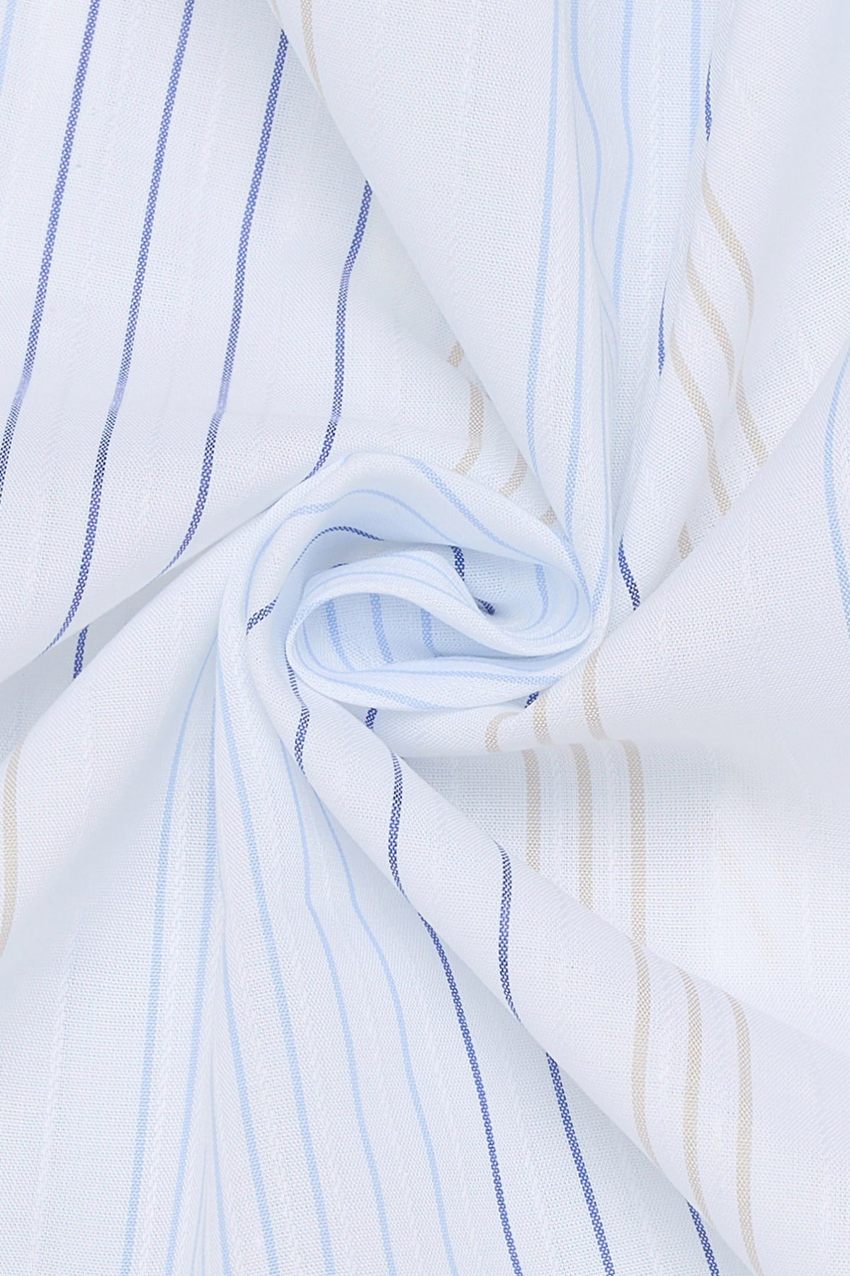 Langærmet skjorte med blå og beige striber i modern fit, tæt på detaljer og stofstruktur.