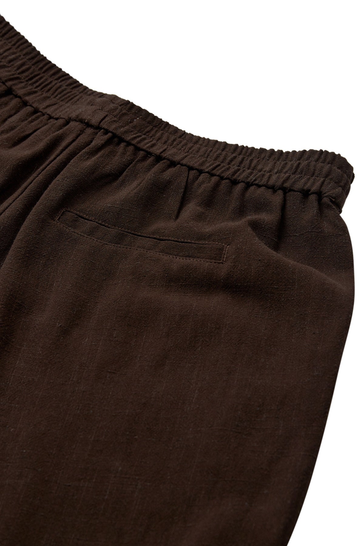 Brune shorts i hørblanding med elastisk talje og baglomme.