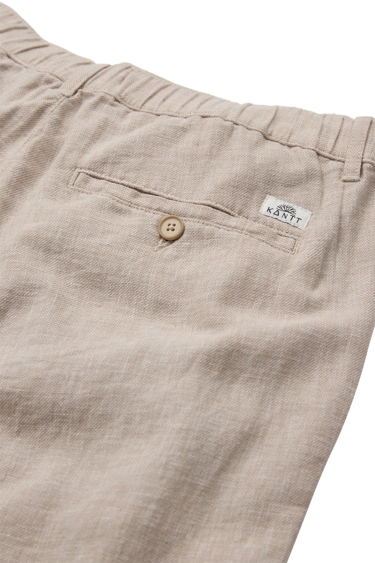 Beige hørbukser med elastik og baglomme med knap og mærke detalje.