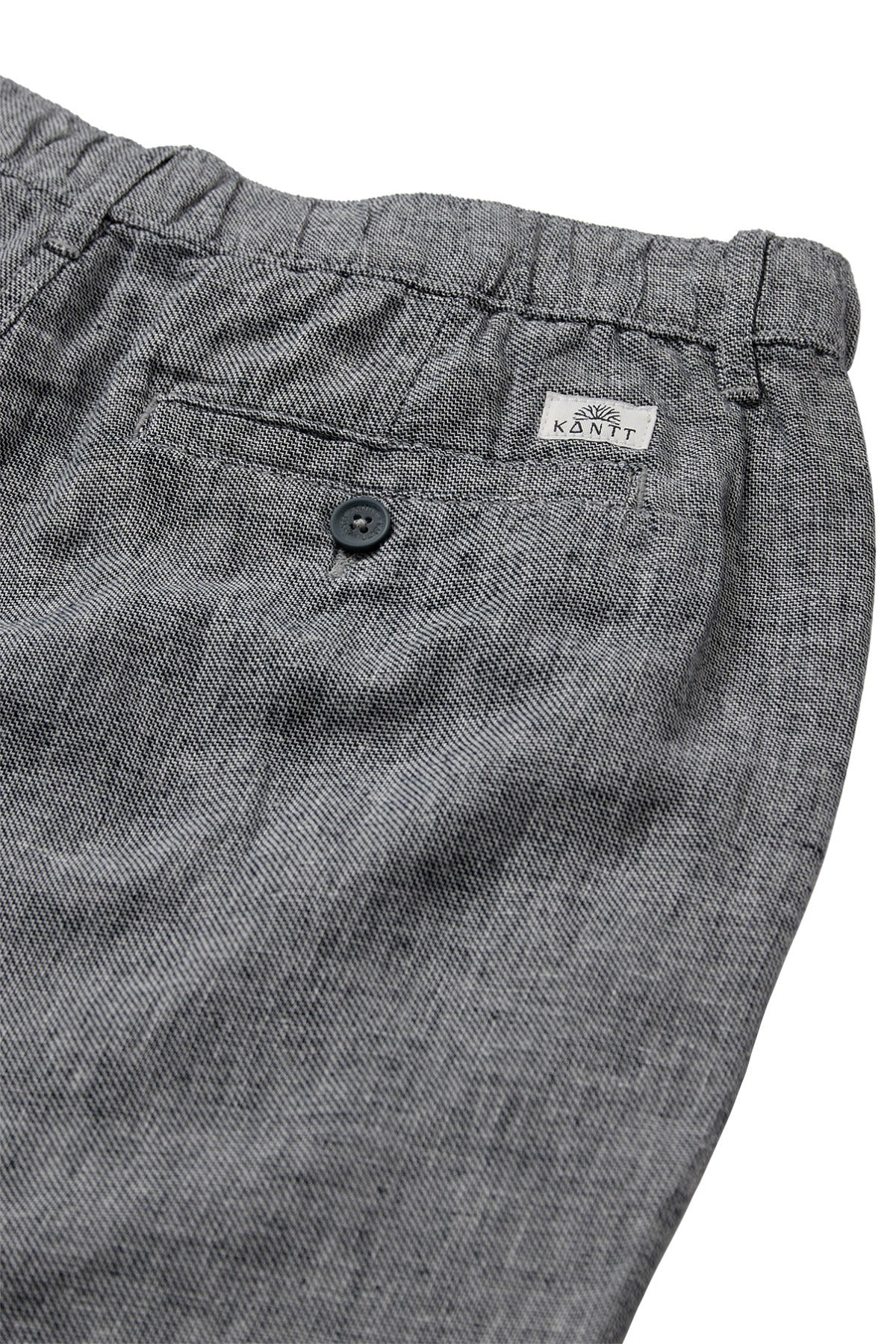 Grå hørshorts med elastisk talje og knapdetalje på baglomme.