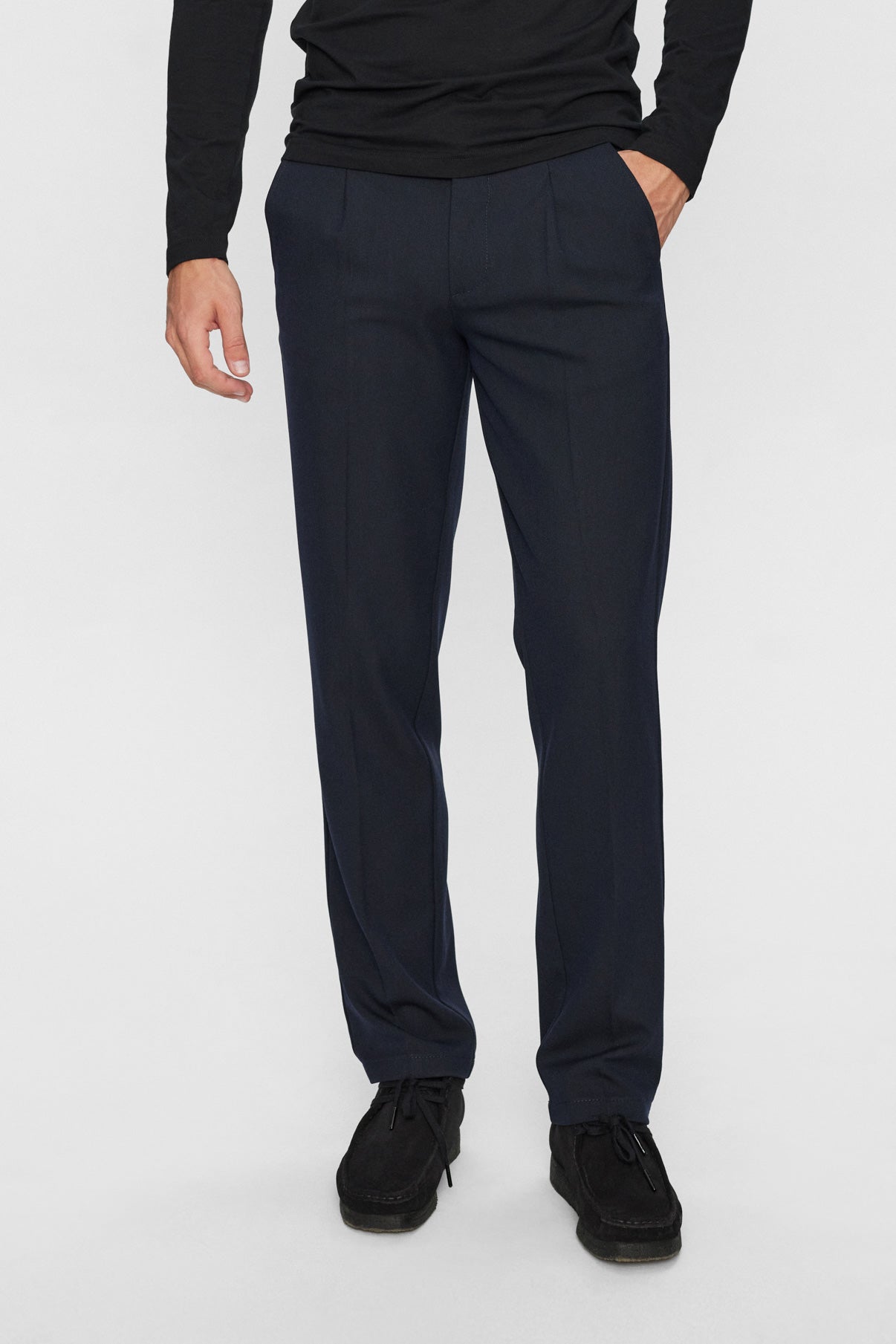 Vince - Klassiske bukser med læg