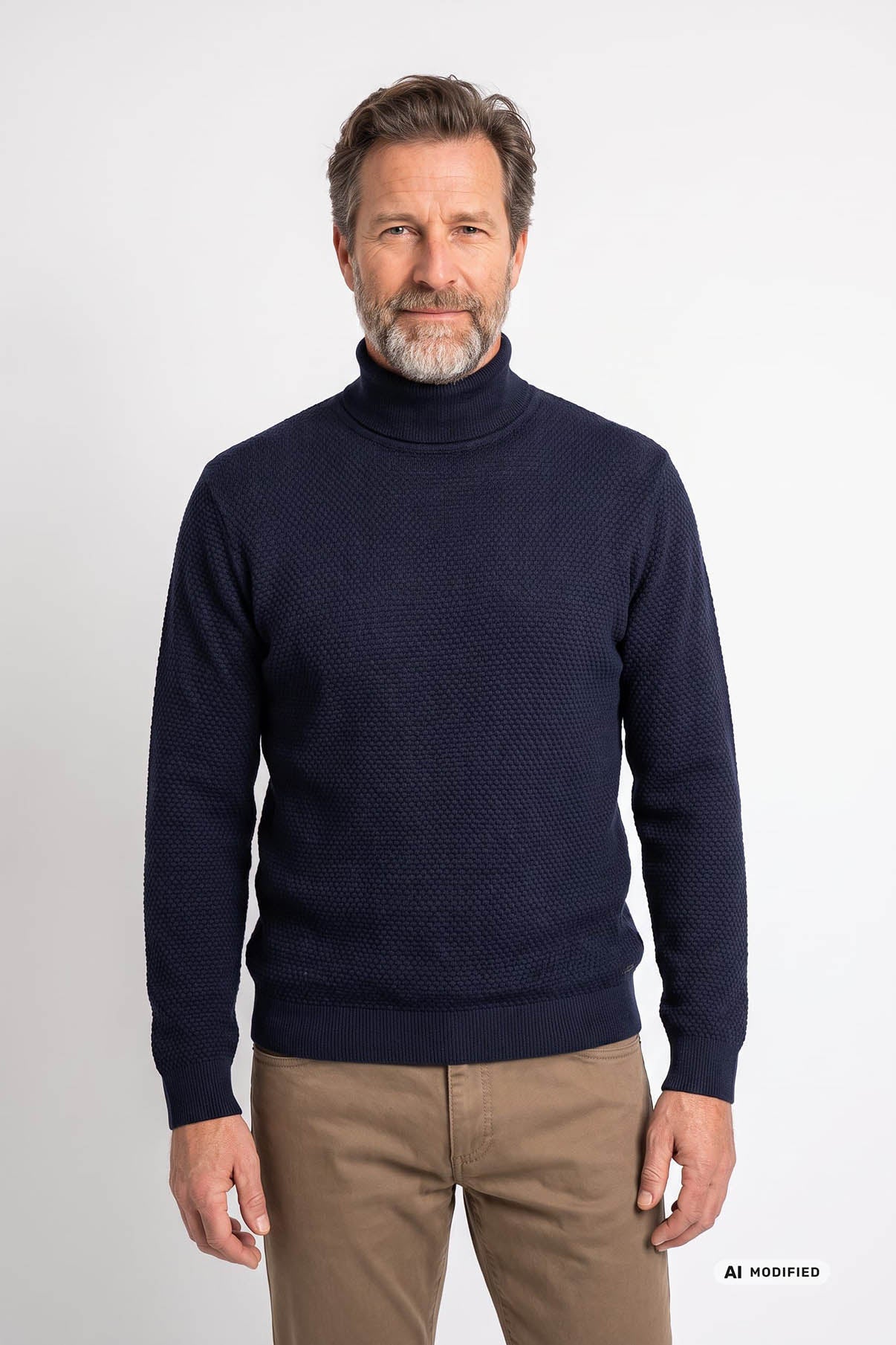 Mørkeblå bomuldsstrik med rullekrave og ribstrikkede ærmer og kant, slim fit.