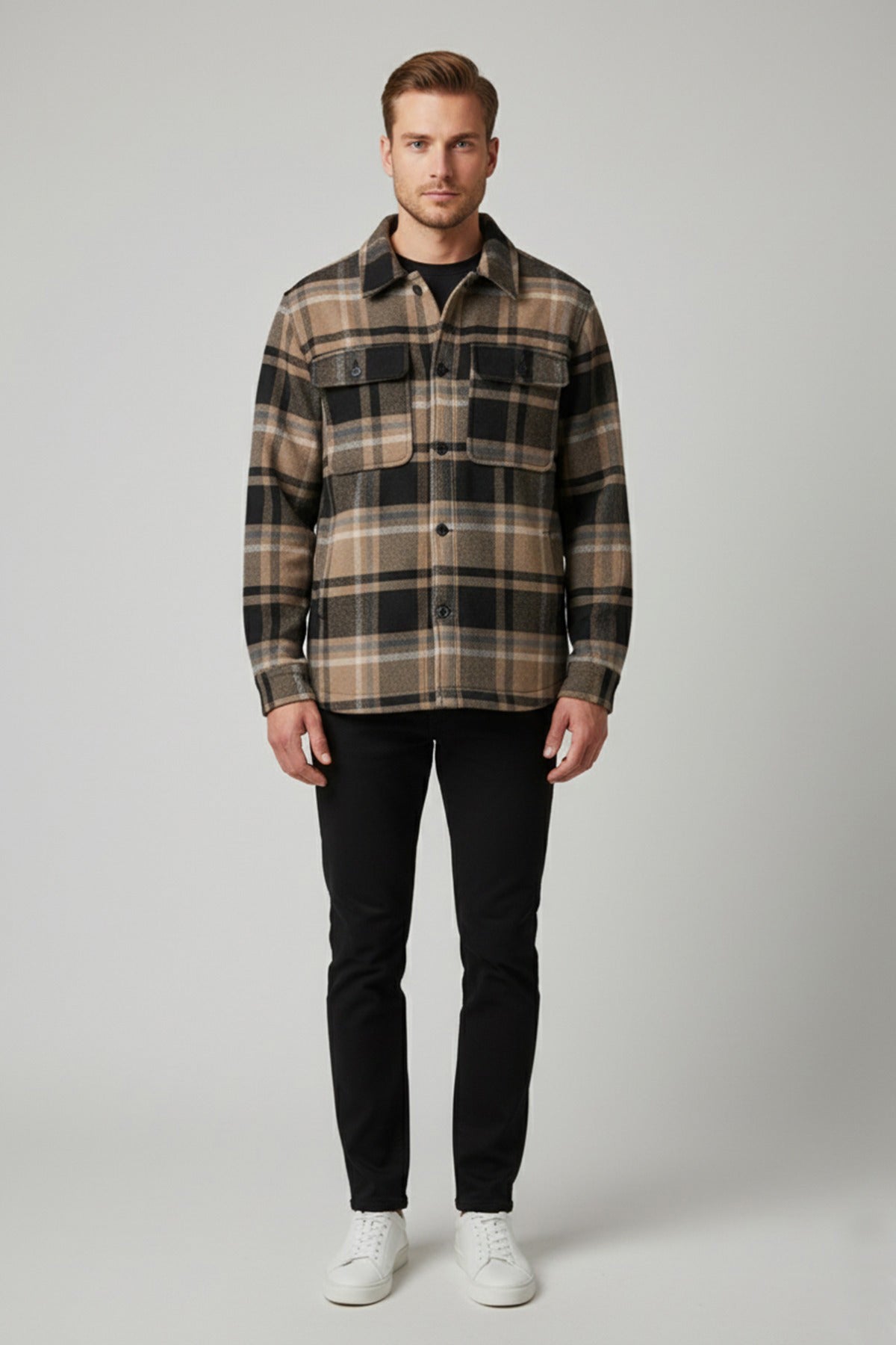 Ternet overshirt med brystlommer i kraftigt materiale