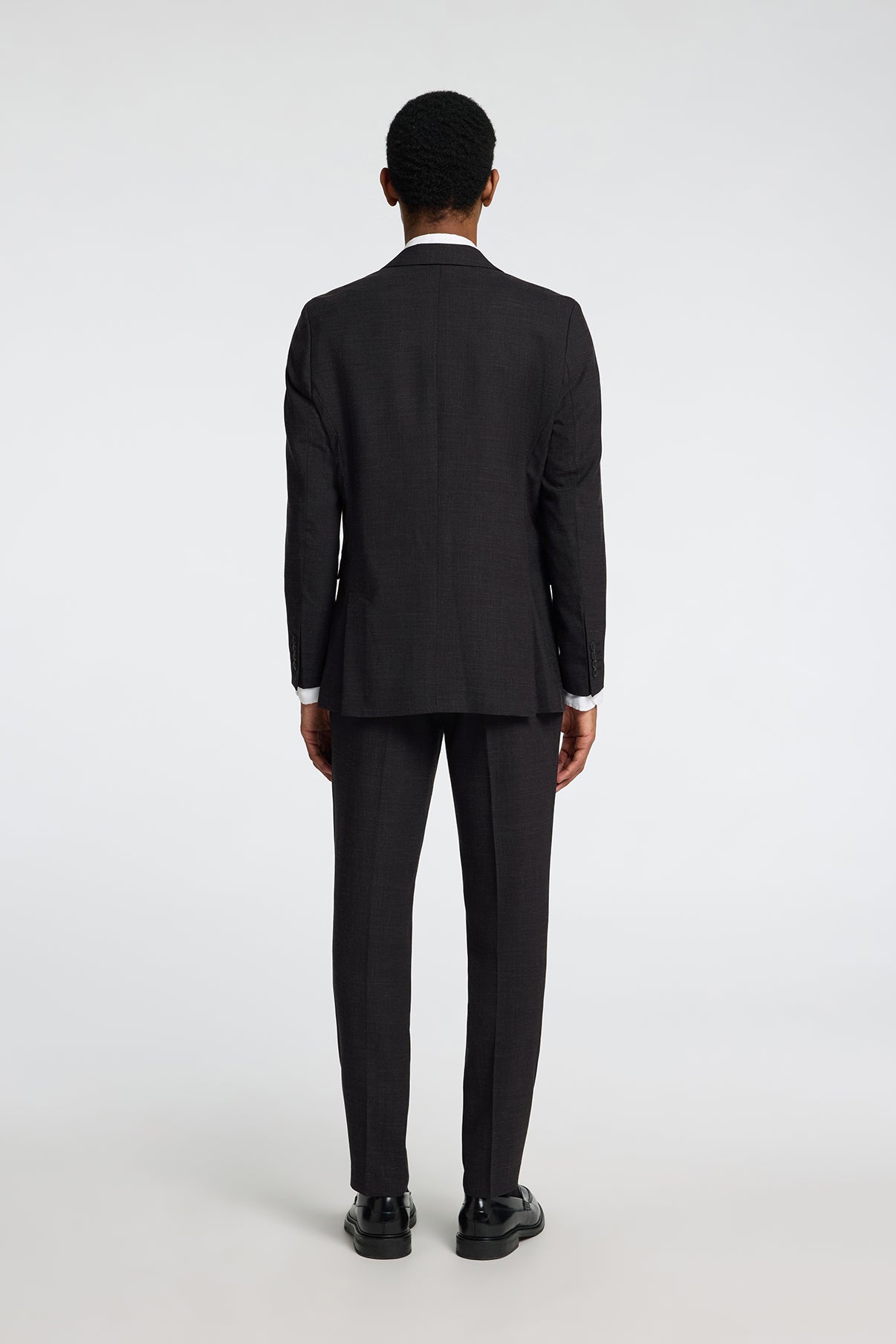 Mørkeblå slim fit blazer i hør med lange ærmer set bagfra.