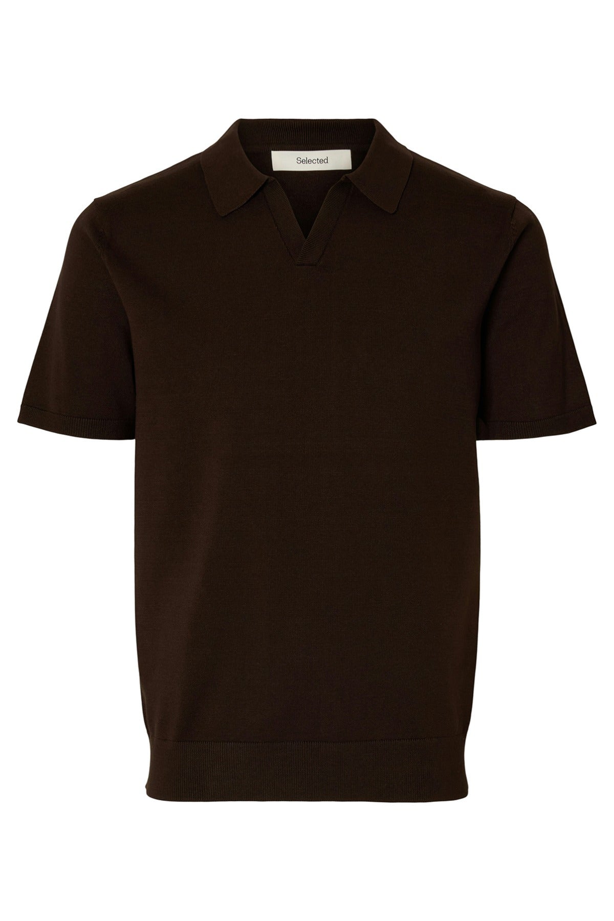 Mørkebrun strikket polo med kortærmet design og klassisk foldkrave.