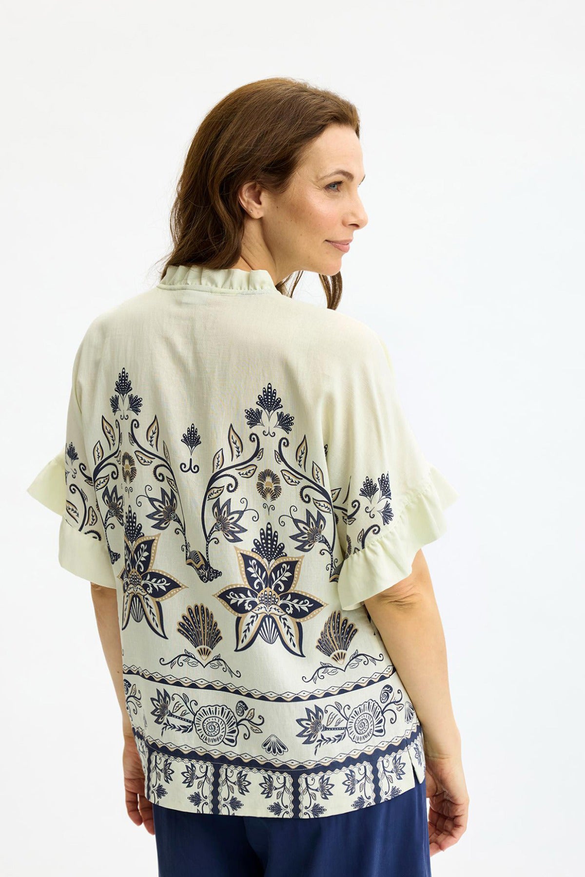 Violet - Bluse med flæsedetaljer