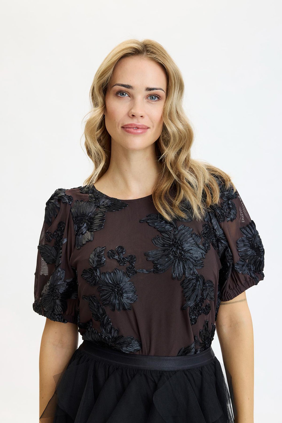 Cadeau - Bluse med blomstermønster og korte ærmer