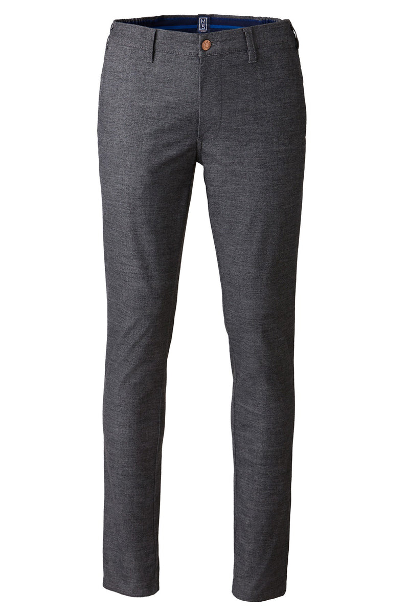 Mørkeblå flannel chinos med slank pasform og brun knap, elastisk materialeeffekt.
