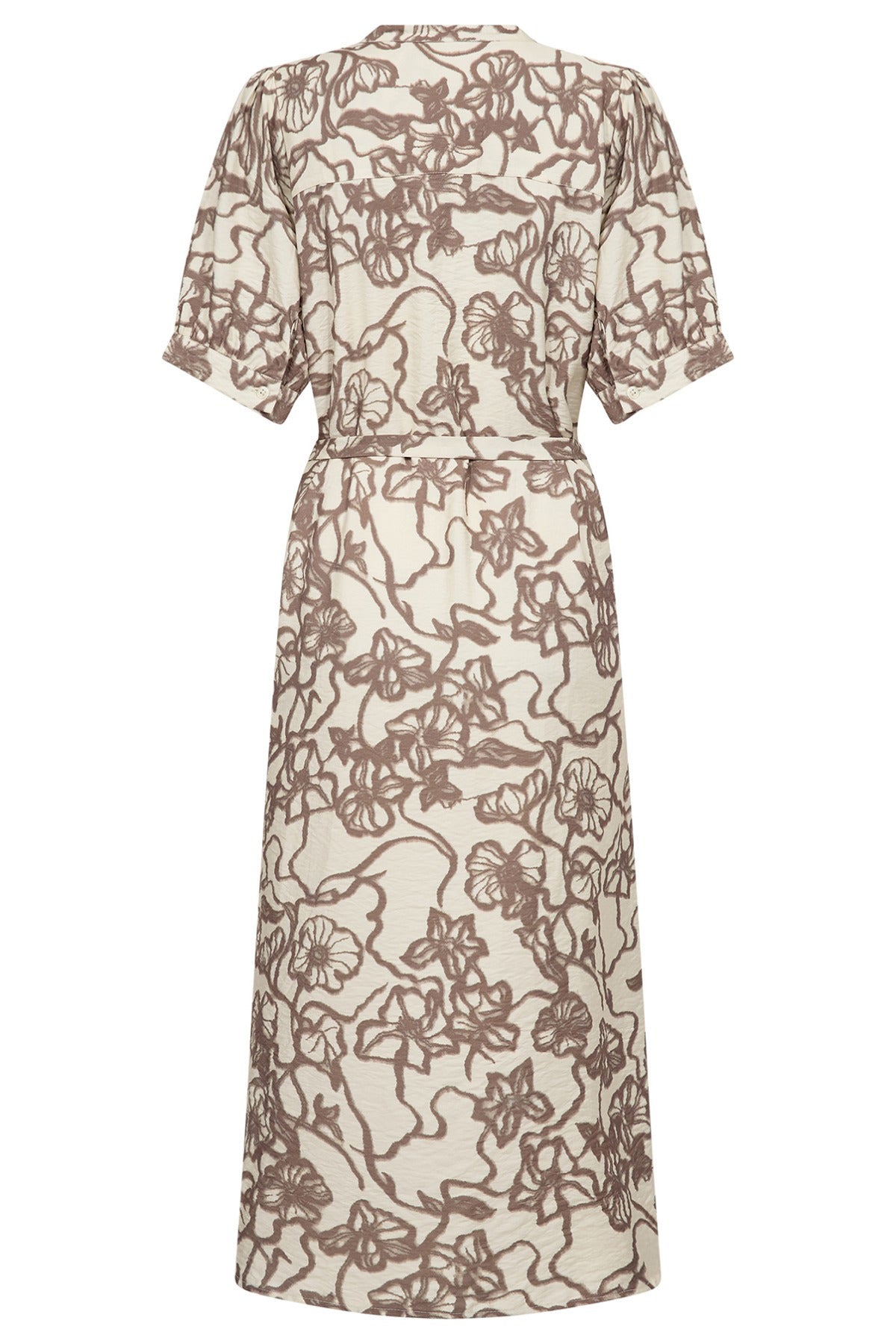 Lang kjole i beige med brunt blomsterprint og korte ærmer, afslappet pasform og midi længde.