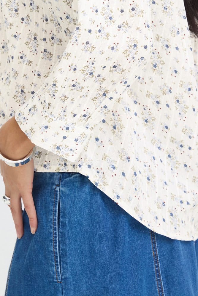 FREASA SH 1 - Blomstret bluse med fine detaljer