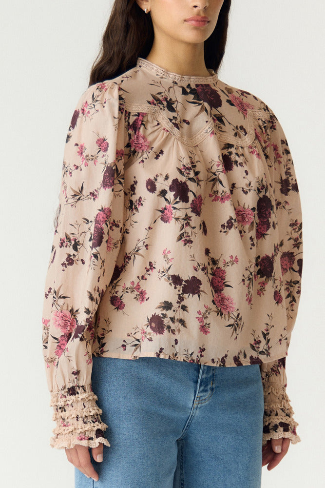 YASSILLE - Blomstret bluse med fine ærmer