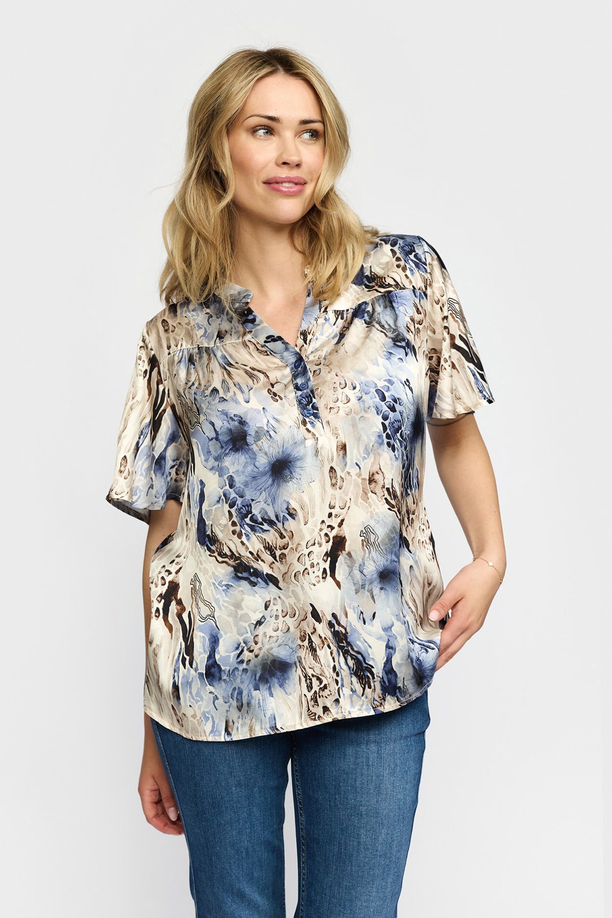 AMORA - Kortærmet print bluse i silkekvalitet