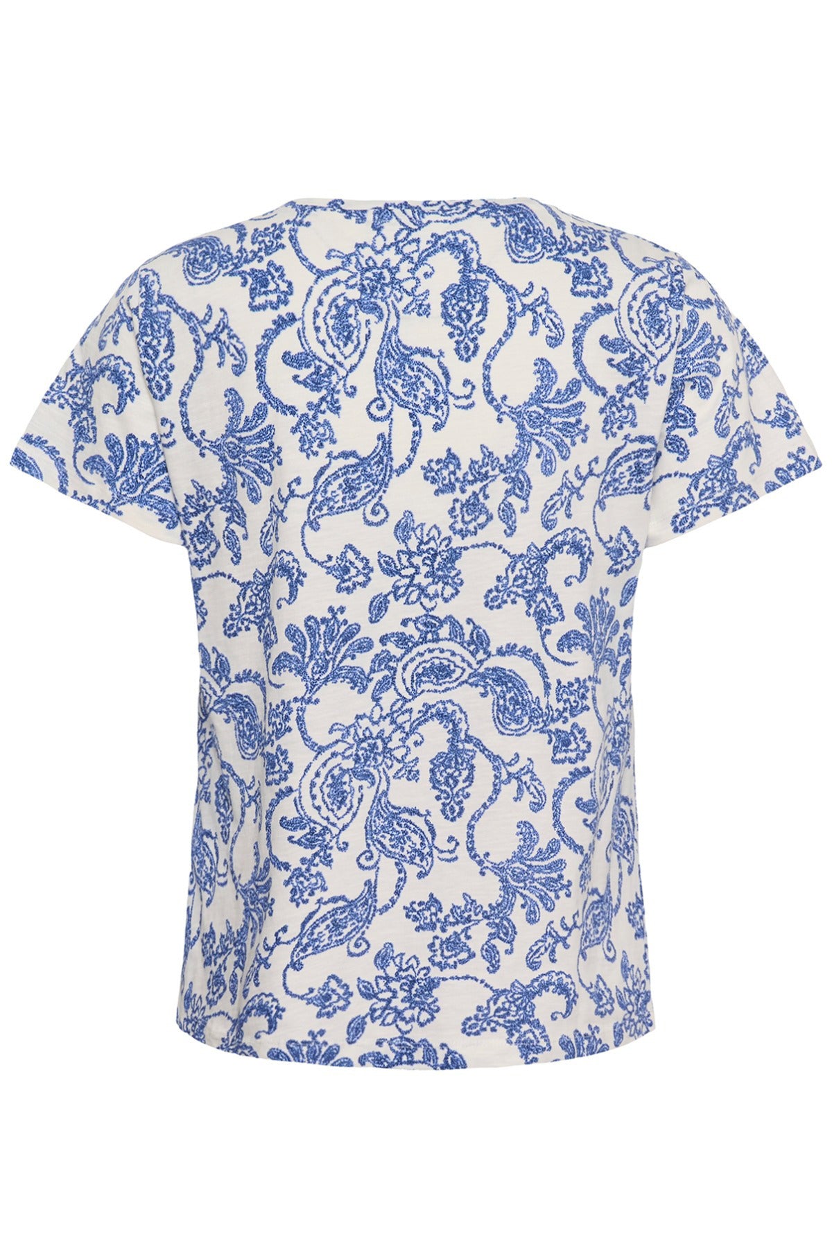 Kortærmet bluse med hvid bund og blå paisley-blomsterprint, rund hals.