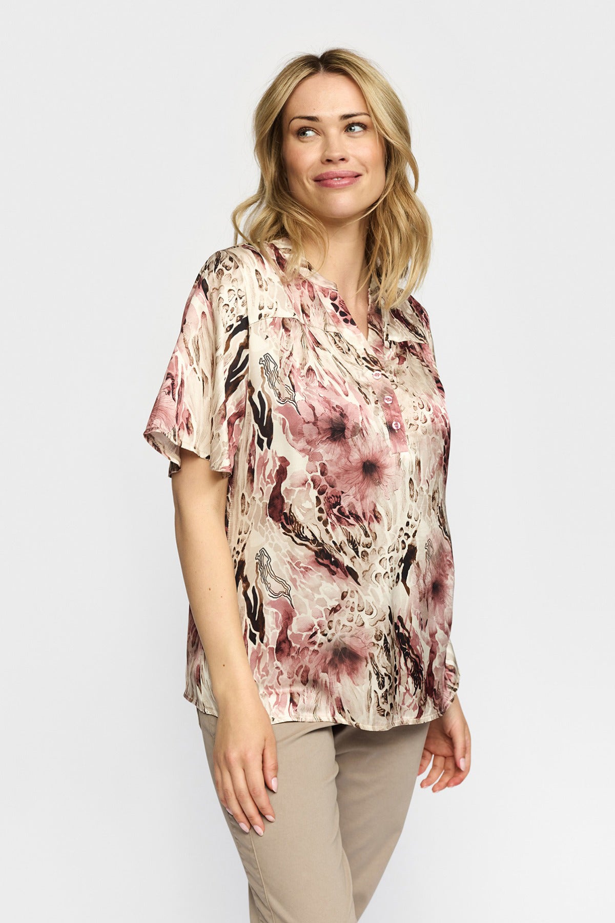 AMORA - Kortærmet print bluse i silkekvalitet