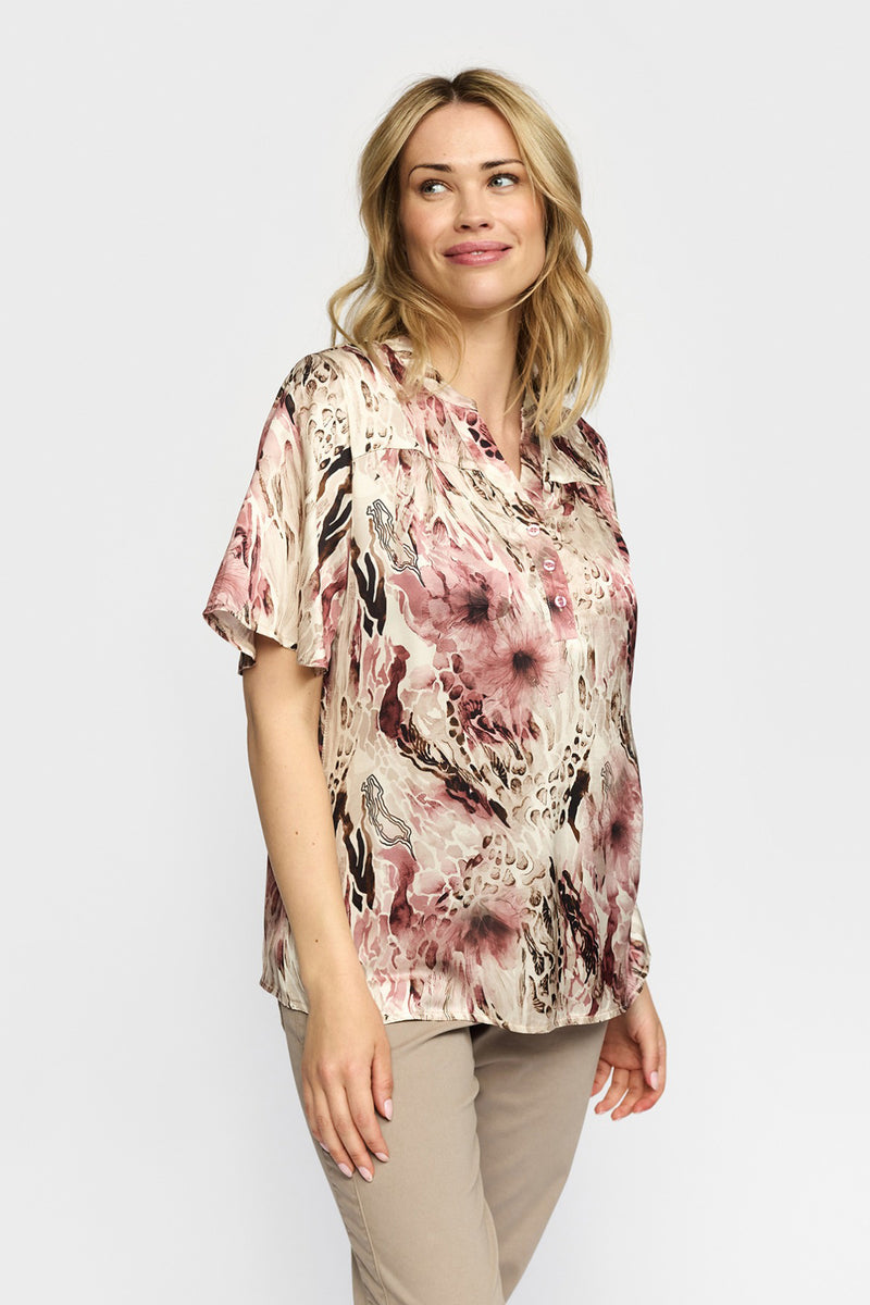 AMORA - Kortærmet print bluse i silkekvalitet