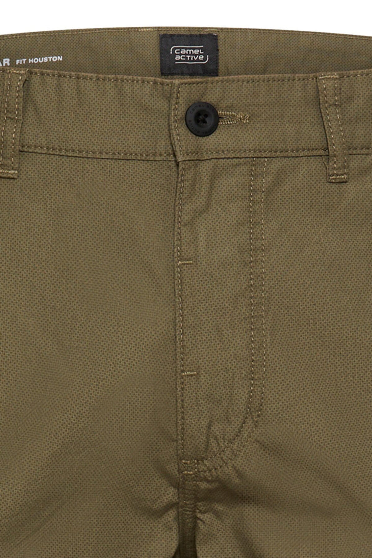 Cargoshorts i dyb olivengrøn bomuld med sort knap og detaljerede syninger ved linning og gylp.