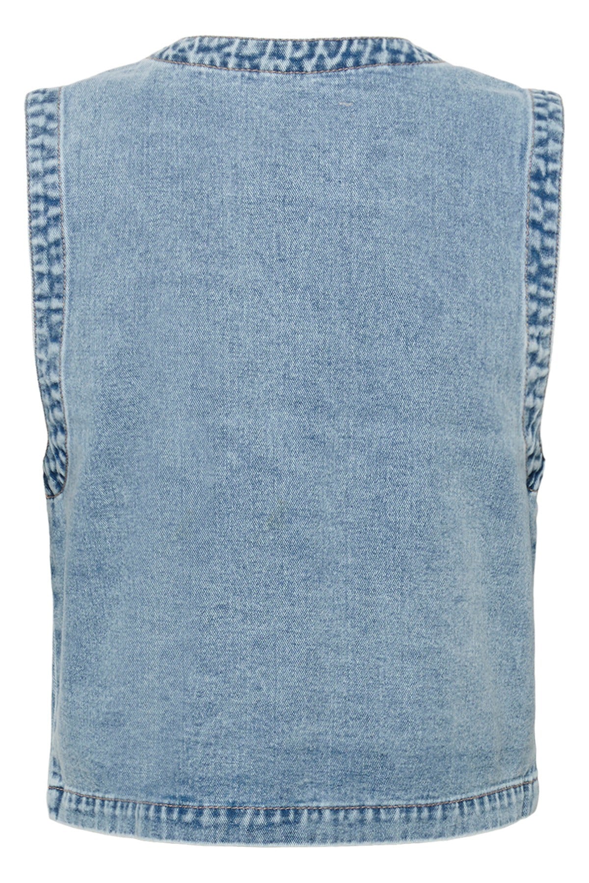 Lysblå denimvest med rå kanter og broderidetaljer på siderne bagpå.