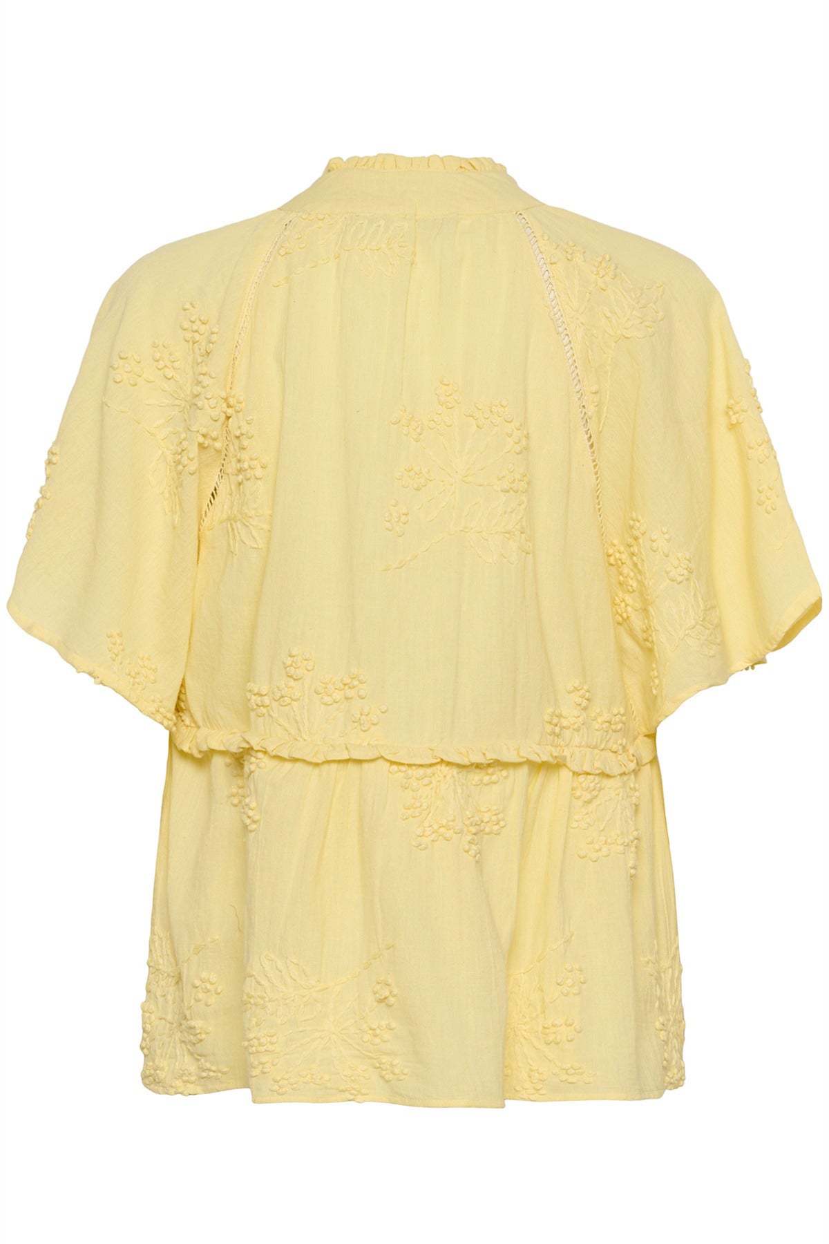 Gul kortærmet bluse i let stof med broderede blomsterdetaljer og løstsiddende pasform.