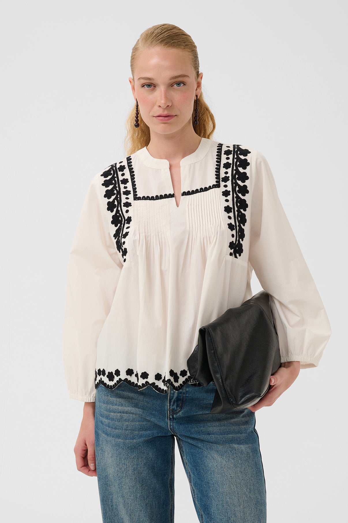 CUviba - Langærmet bluse med broderi